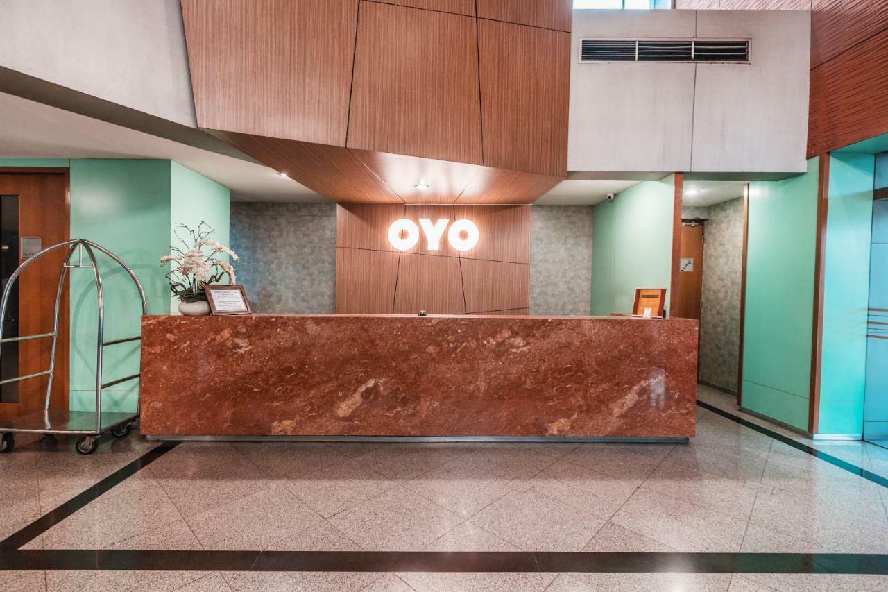 Oyo 1475 Alia Matraman Syariah Near Rs Premier Jatinergara Hotel Jakarta Exterior photo